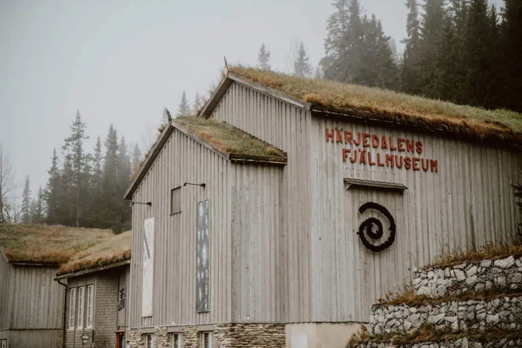 Härjedalens Fjällmuseum, kultur och natur i Funäsdalen med fjällen som granne. Perfekt för fjällresor, skidåkning och fjällsemester i Sveriges fjällvärld.
